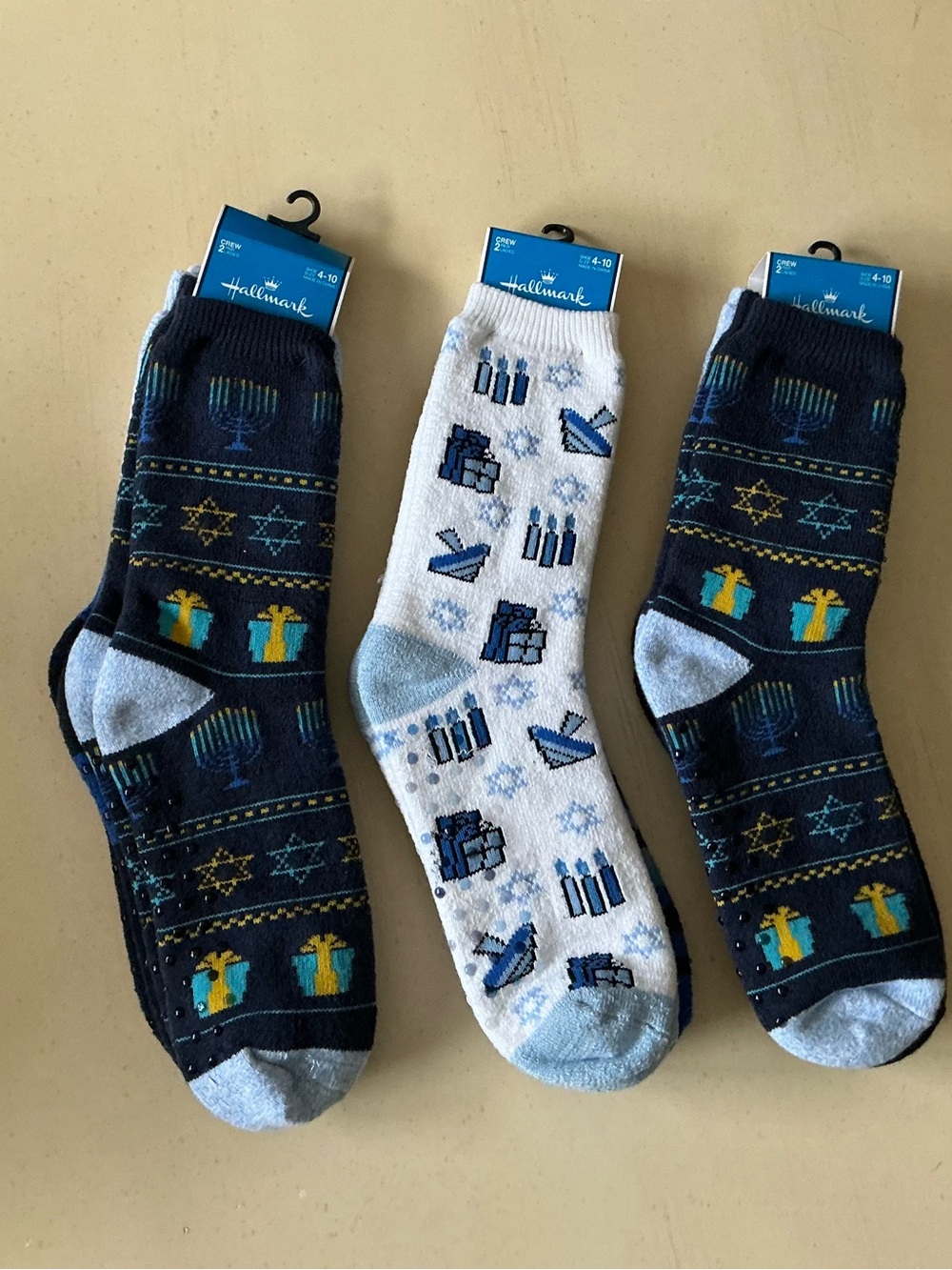 NWT 2-pack Womenโs Winter Hanukkah Socks - Your Choice ๐